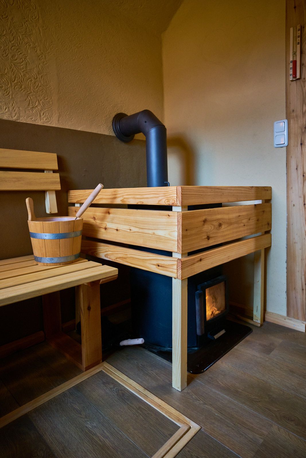 Der heiße Ofen mit 20kW Leistung wartet auf Ihren Saunagang